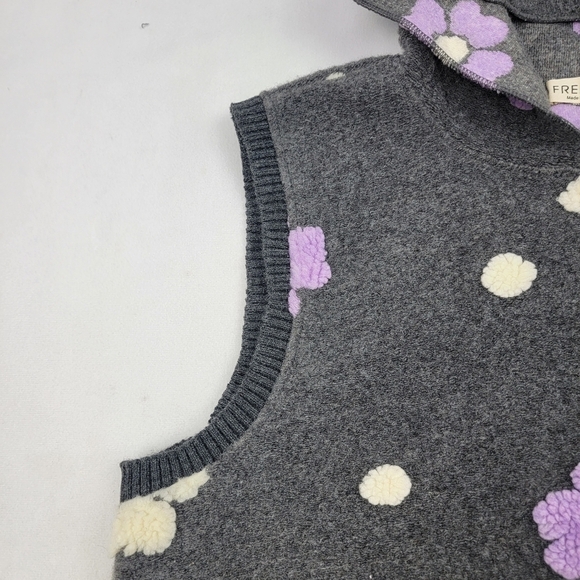 NWOT FreeBee felt / fleece floral pompom ribbed trim vest - Picture 4 of 6